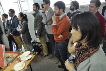 IESE students enjoy a working lunch at the headquarters of Lemon, a virtual wallet application