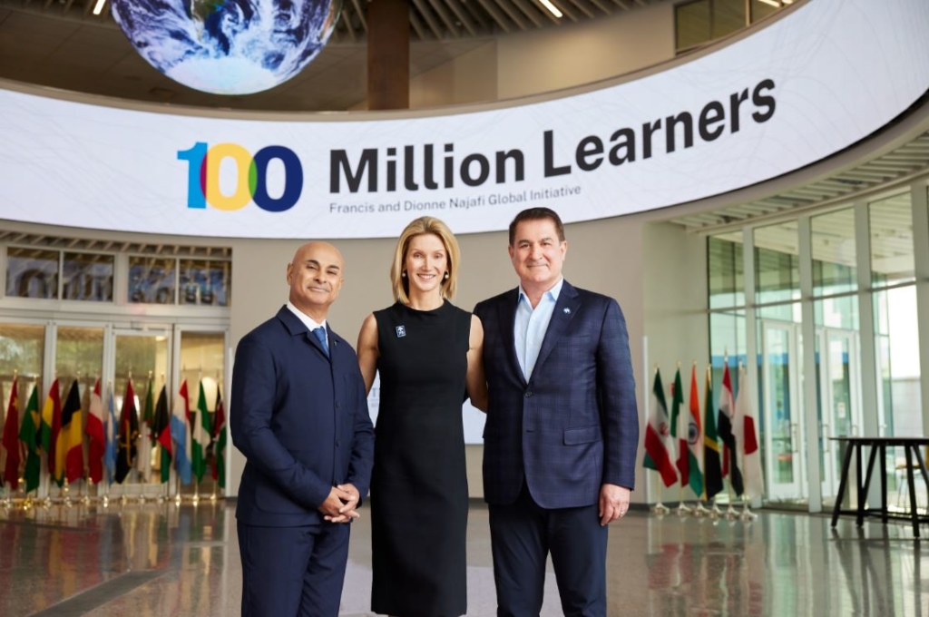 Thunderbird Dean Sanjeev Khagram celebrates the launch of the 100 million learners global initiative with Francis and Dionne Najafi. The initiative, made possible by a $25 million donation from the Najafis, will educate and empower 100 million learners by 2030, with 70% of them women. <span style="font-weight: 400;">Photo courtesy of Thunderbird School of Global Management at ASU.</span>