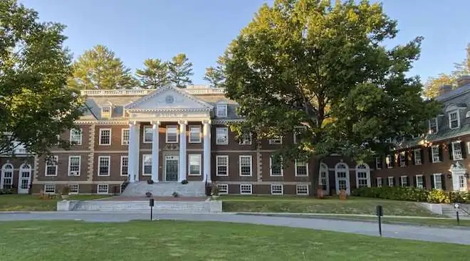 Dartmouth Tuck Offers GMAT/GRE Waivers For Laid-Off Workers