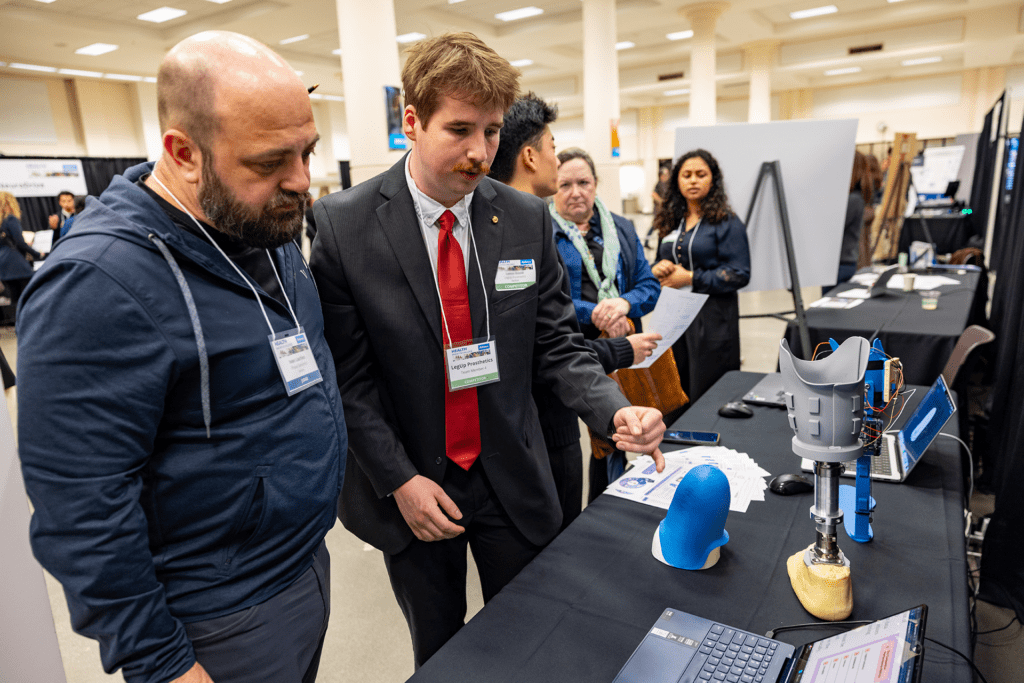 UW Foster’s Hollomon Health Innovation Challenge Awards $38,500 To Student Healthcare Startups